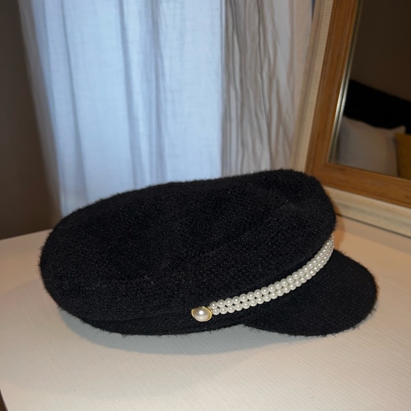 SOLD - Women’s Black Hat / Classic Fisherman Style Cap - Picture 7 of 8